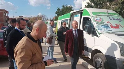 وكيل صحة الشرقية يتفقد القافلة الطبية بالحي 14 بالعاشر من رمضان