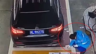 إهانة عاملة في محطة وقود بالصين.. يغضب الملايين و يتسبب في إجراءات حاسمة