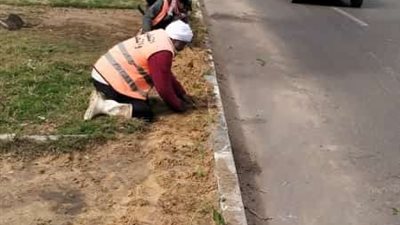 إصلاح كسر بماسورة مياه بالحديقة الدولية بالطريق الدائري