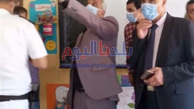 السكرتير المساعد يواصل متابعته الميدانية لسير انتخابات النواب بلجان قرى بني سويف