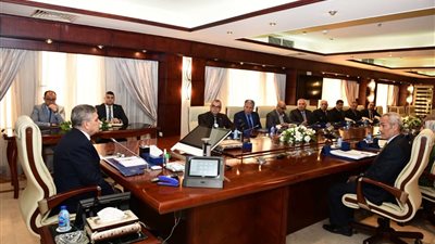 أسامة ربيع: قناة السويس تبحث سبل جذب خطوط ملاحية جديدة لتعزيز المكانة الرائدة