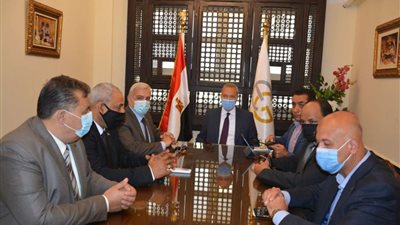 محافظ القليوبية يتفقد مدرسة 