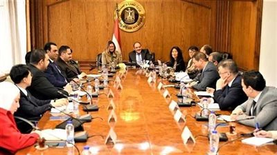 وزير التجارة يبحث الاستفادة من خبرات المؤسسات العلمية بكوريا الجنوبية