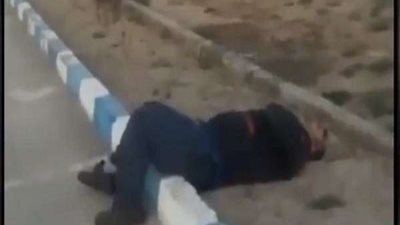 جريمة بشعة.. الشرطة الإيرانية تقتل شاب أمام المارة 