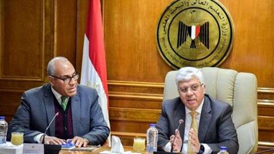 وزير التعليم ورئيس العربية للتصنيع يعقدان اجتماعا لبحث تصنيع أول سيارة كهربائية بمصر