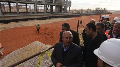 وزير النقل يتفقد التقدم في معدلات تنفيذ الخط الاول للقطار الكهربائي السريع