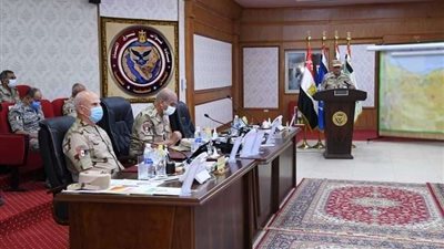 وزير الدفاع يتابع سير العمليات للقضاء على العناصر الإرهابية