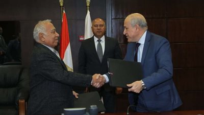 وزير النقل يشهد توقيع مذكرة تفاهم بشأن إنشاء وإدارة وتشغيل المنطقة اللوجستية بالسلوم