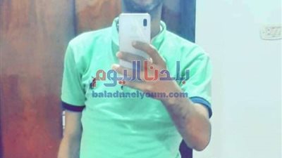 بعد فشل 23 عملية جراحية.. شاب يناشد المسئولين لتوفير عمل