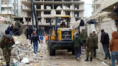 الجيش الروسي يعلن إنقاذ 42 شخص من بين الأنقاض في سوريا