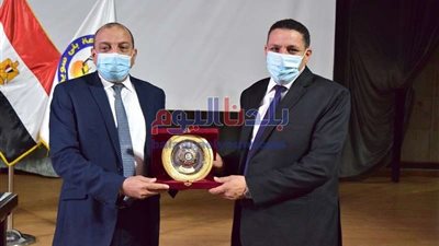 بني سويف.. عضو بالشيوخ يتبرع بمنحتين لأبناء الشهداء