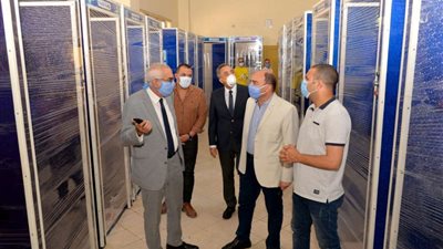 رئيس جامعة المنصورة يتفقد عمليات تطوير وتجهيز مراكز الاختبارات الإلكترونية