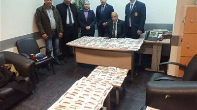 بالصور | مصادرة مستلزمات طبية مهربة مع راكب في مطار القاهرة