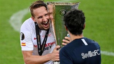 دي يونج يتغني بموهبة بيدري