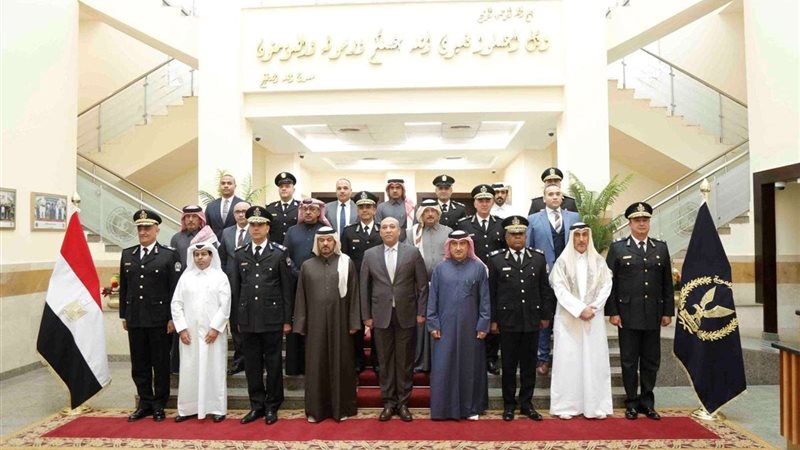 وزير الداخلية يستقبل