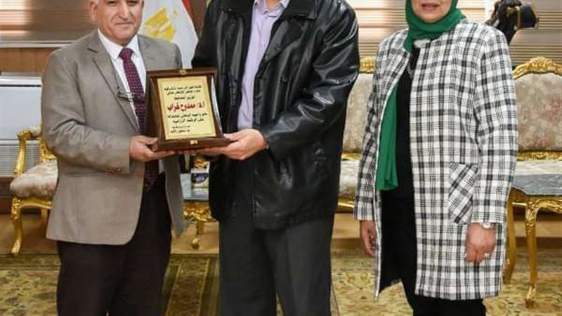 محافظ الشرقية ونقيب