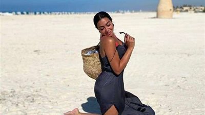 ميريهان حسين تثير الجدل بإطلالتين من دون بطانة (صور)