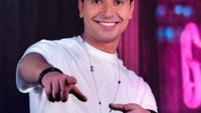 محمد أنور يروج لمسرحيته الجديدة 