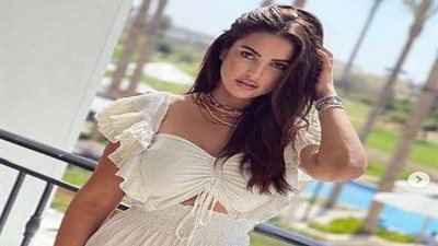 بإطلالة كلاسيكية.. درة تخطف أنظار متابعيها