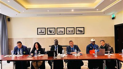 بيراميدز بالزي الأزرق الكامل في مواجهة الجيش الملكي بدور مجموعات الكونفدرالية