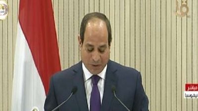 السيسي: 30 ألف طالب يدرسون بالخارج ويسببون عبئ لأهلهم