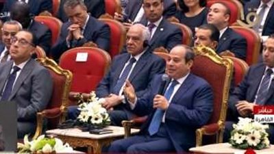 الرئيس السيسي يشهد جلسة حوارية بشأن أهمية التعاون بمجال الطاقة