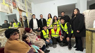 حلمي بكر أثناء خروجه من المستشفى بعد ٢٤ يوم ..صور