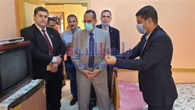 محافظ شمال سيناء يتفقد انتظام الدراسة في العريش