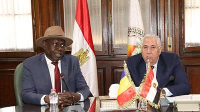 وزير الزراعة يبحث مع نظيره التشادي سبل التعاون في الأنشطة الزراعية