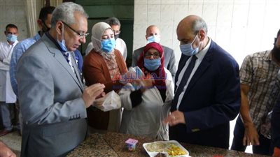 رئيس جامعة المنيا يتفقد المطعم المركزي.. صور