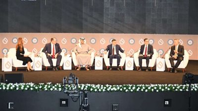 الملا يترأس الجلسة الاستراتيجية الثانية (إعادة رسم خريطة الطاقة العالمية)