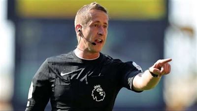 استبعاد حكم تقنية الفيديو جون بروكس من مباراة ليفربول ضد إيفرتون اليوم