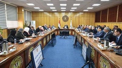 «شحاته» يواصل اجتماعاته بالديوان العامة مع 27 مديرية