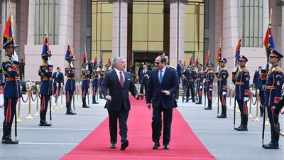 الرئيس السيسي يودع مللك الأردن في مطار القاهرة