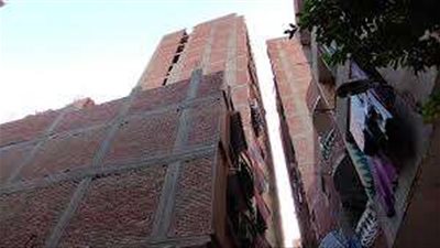 إزالة 3 طوابق من عقار الهرم المائل