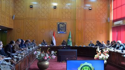 محافظ الإسماعيلية يتابع الموقف التنفيذي لمشروع إنتاج اللقاحات والأمصال