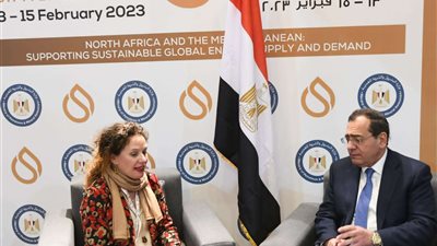 طارق الملا يواصل اجتماعاته مع شركات البترول