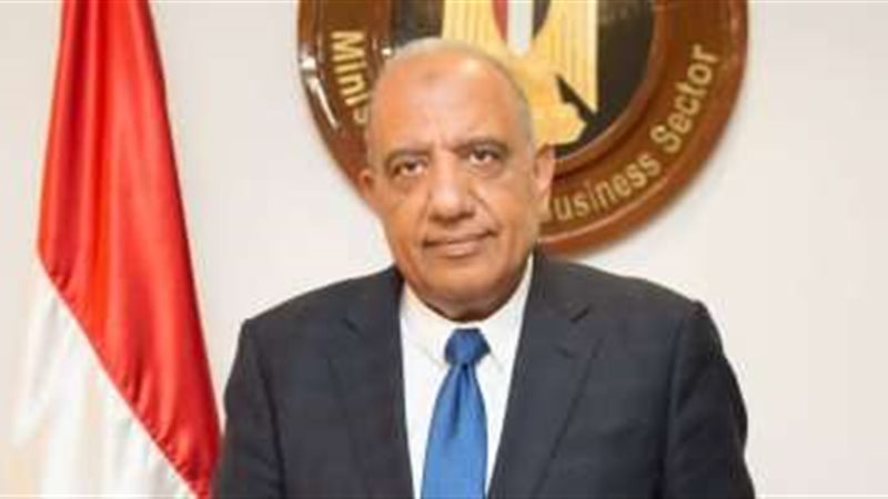 محمود عصمت وزير قطاع