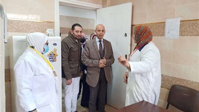 وكيل صحة بالشرقية يتفقد العيادات المسائية بالمركز الطبي بالعزيزية بمنيا القمح