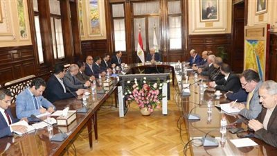 «القصير» يبحث مع منتجي الدواجن استقرار الأسواق والحفاظ على الصناعة الاستيراتيجية