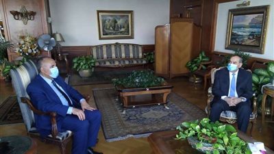 وزيرا الري والطيران المدني يبحثان أوجه التعاون والتنسيق في مجالات دراسات التغيرات المناخية والأرصاد الجوية