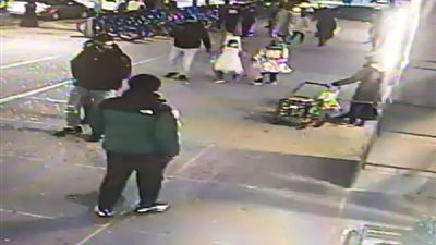 رصاصة تصيب طفلة أمام والدها وشقيقتها| شاهد