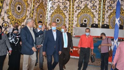 محافظ القليوبية يتفقد تجهيزات اللجان العامة استعداداً لانتخابات النواب