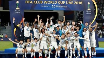 ريال مدريد يحتفل مع جماهيره بلقب كأس العالم للأندية قبل لقاء إلتشي في الدوري