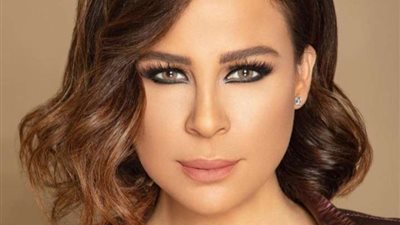 كارول سماحة تشوق متابعيها بأحدث أعمالها الفنية