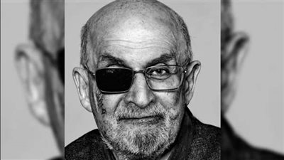 بعد محاولة قتله.. مراجعة لرواية سلمان رشدي الأخيرة مدينة النصر