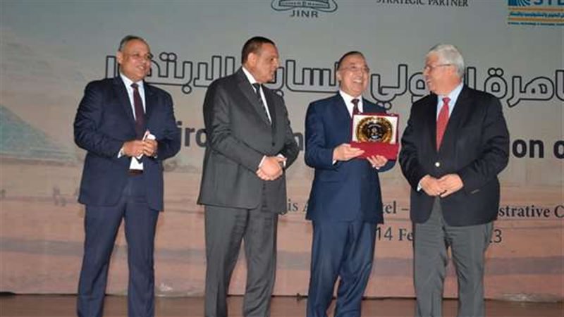 الدكتور صقر مع الفائزين