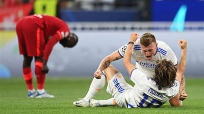 لوكا مودريتش يضيف الهدف الرابع للفريق الملكي