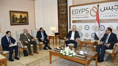 وزير البترول يستقبل وفدا من شركة 