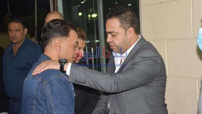 نجوم الفن والغناء يشاركون عزاء والدة مدير قناة 